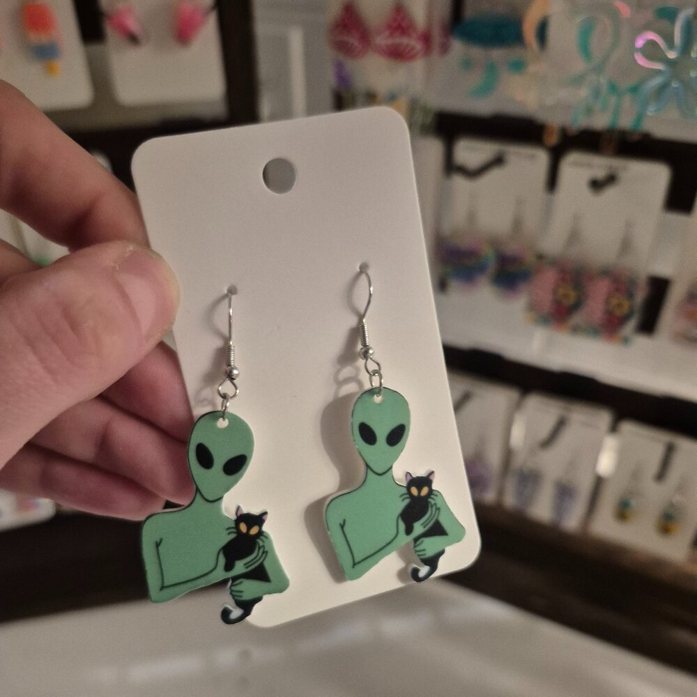 Alien and the Black Cat Earring Set - Picture 4 of 7